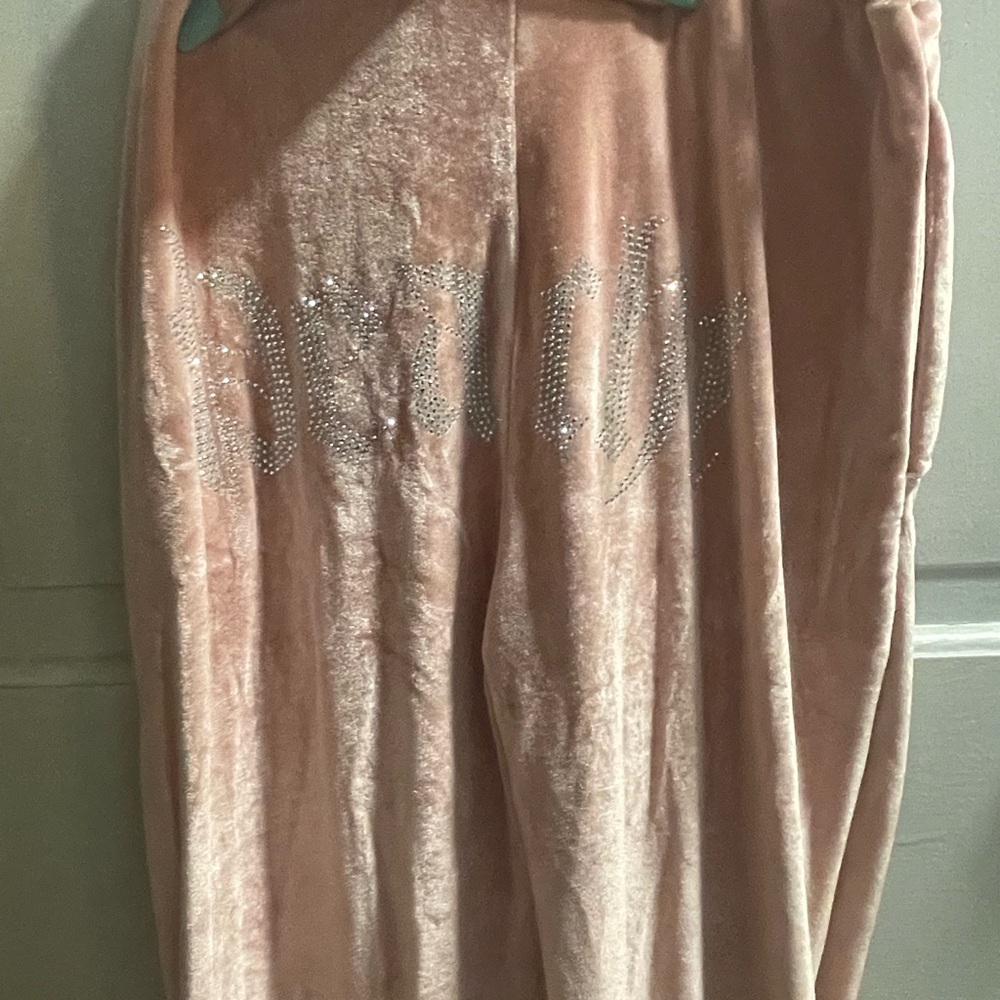 Velvet Set - Picture 3 of 4